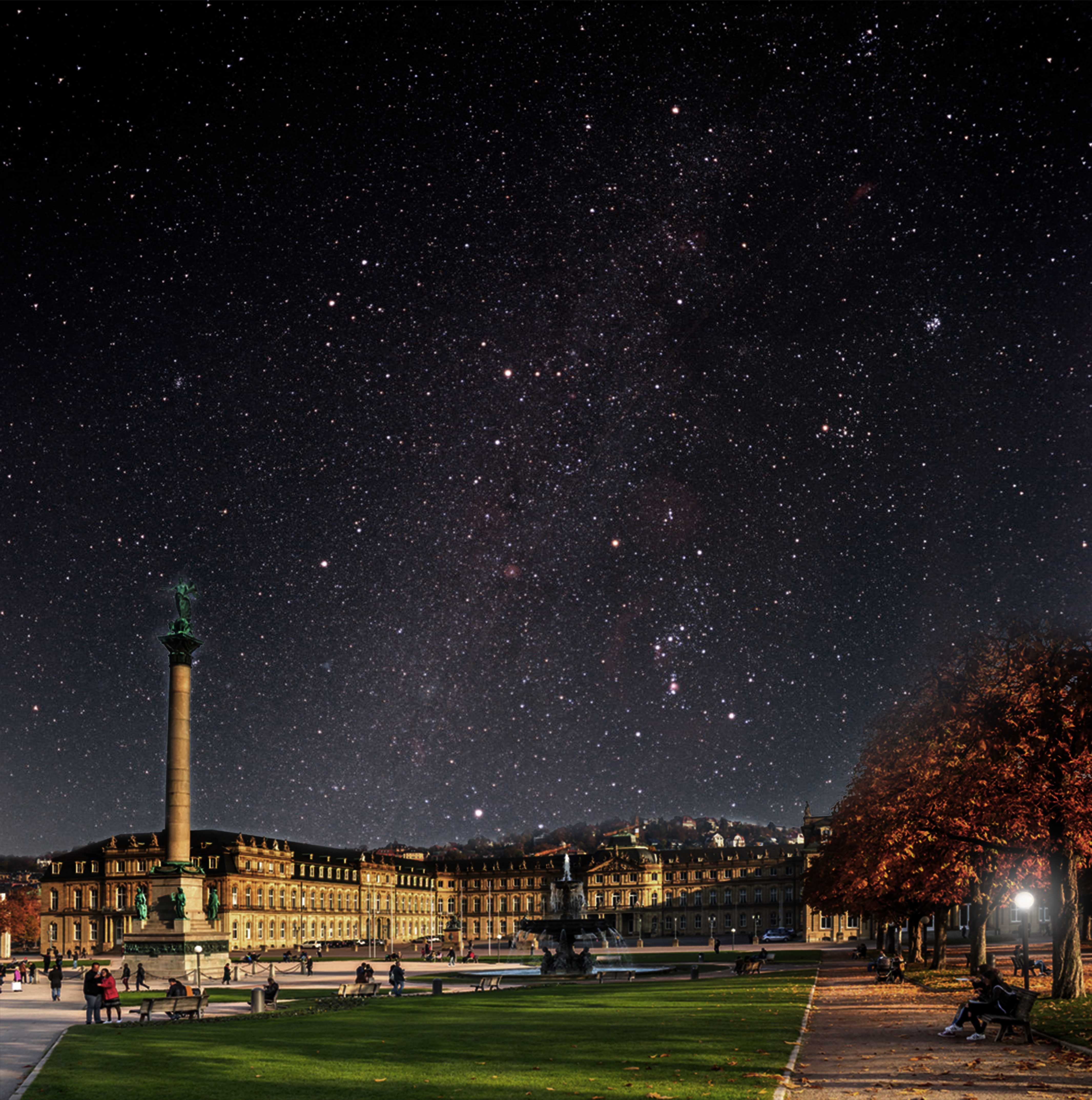 Bild mit dem Stuttgarter Schlossplatz und dem Nachthimmel mit Sternen sind zu sehen. 