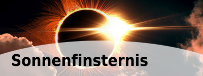 Eine Bildkollage aus der Sonne, dem Mond der die Sonne verdunkelt und Wolken.. Sonnenfinsternis ist als Wort zu lesen