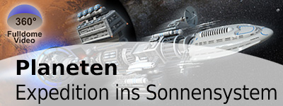 Ein illustriertes Raumschiff fliegt durch All. Links ist ein Icons mit 360° FulldomeVideo zu sehen.